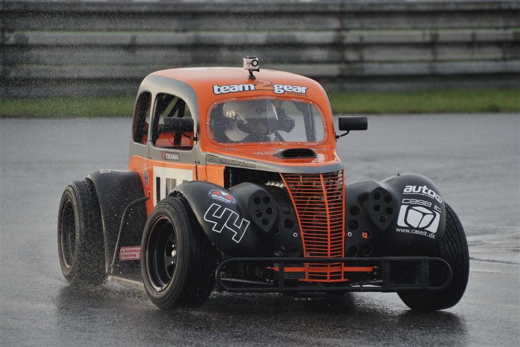 Kenneth Jensen mestrede om nogen Padborg Park under lørdagens regn og bragte sig i front for OK Legend Car Cuppen
(Foto: Morten Alstrup)